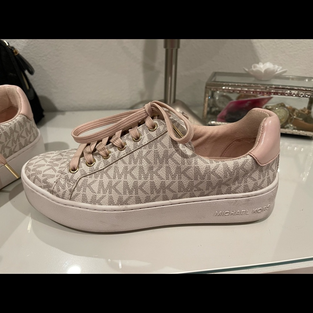 Michael Kors Poppy powder blush size 6.5